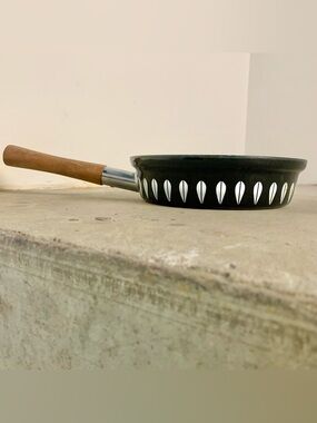 Cathrineholm Lotus Black Enamel Skillet Sauté Frying Pan with Wooden Hand